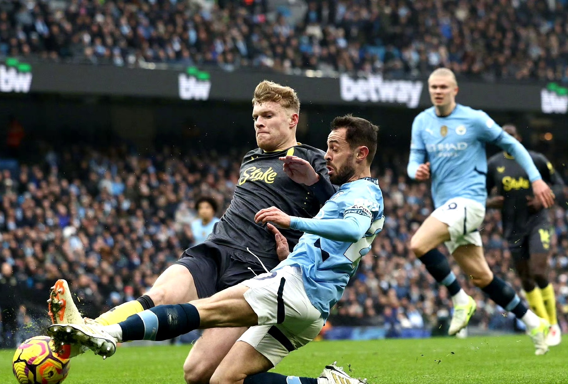 曼城强势智利，埃尔林爆发神勇的简单介绍